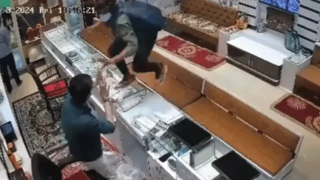 cctv-video-masked-robbers-loot-bhiwadi-jewellery-shop-at-gunpoint-owner-shot-dead